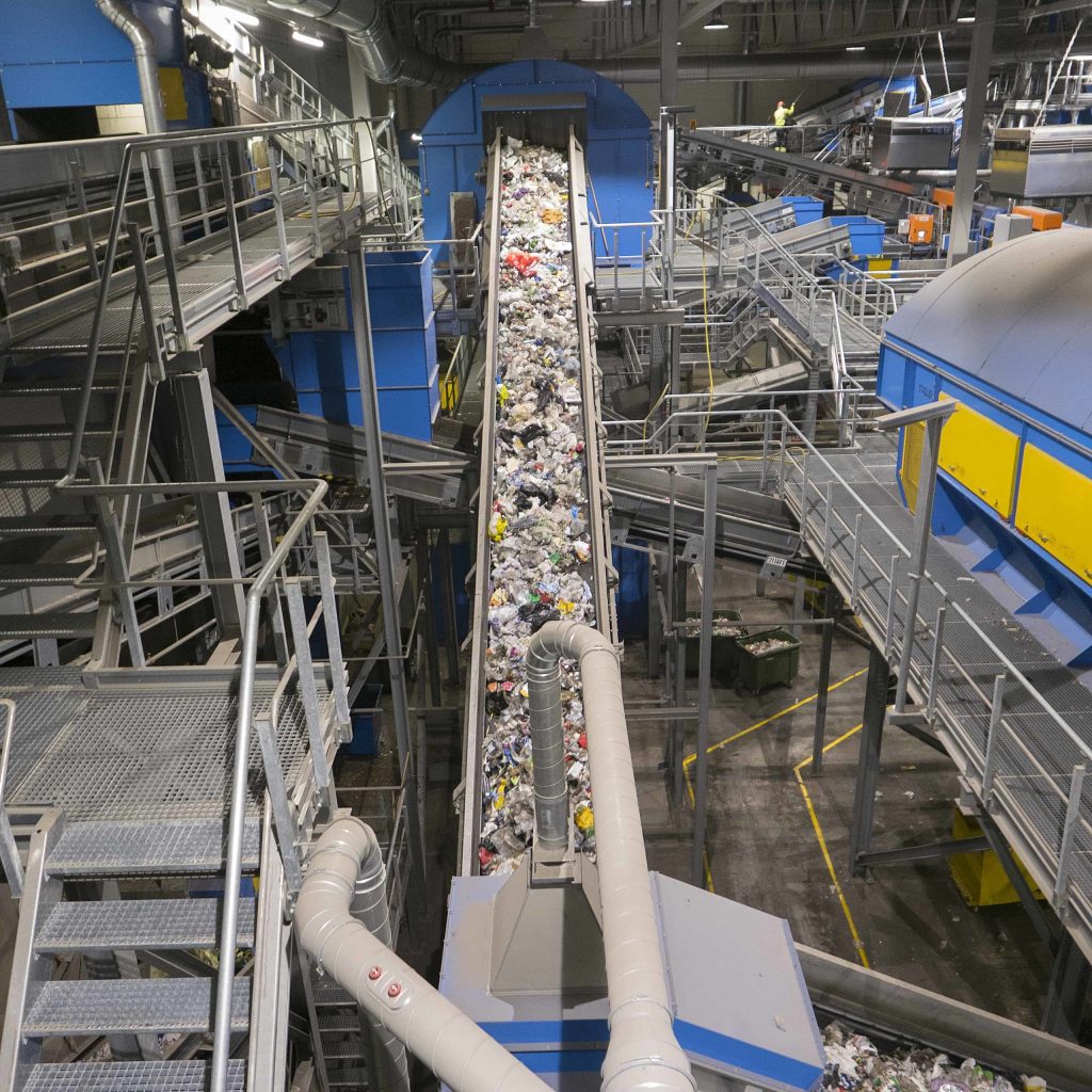 Automated recycle station hall